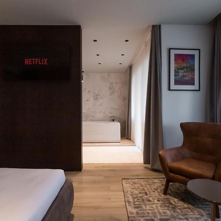פרישטינה Emery Hotel מראה חיצוני תמונה