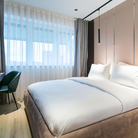 פרישטינה Emery Hotel מראה חיצוני תמונה