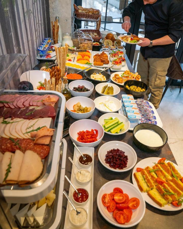 פרישטינה Emery Hotel מראה חיצוני תמונה