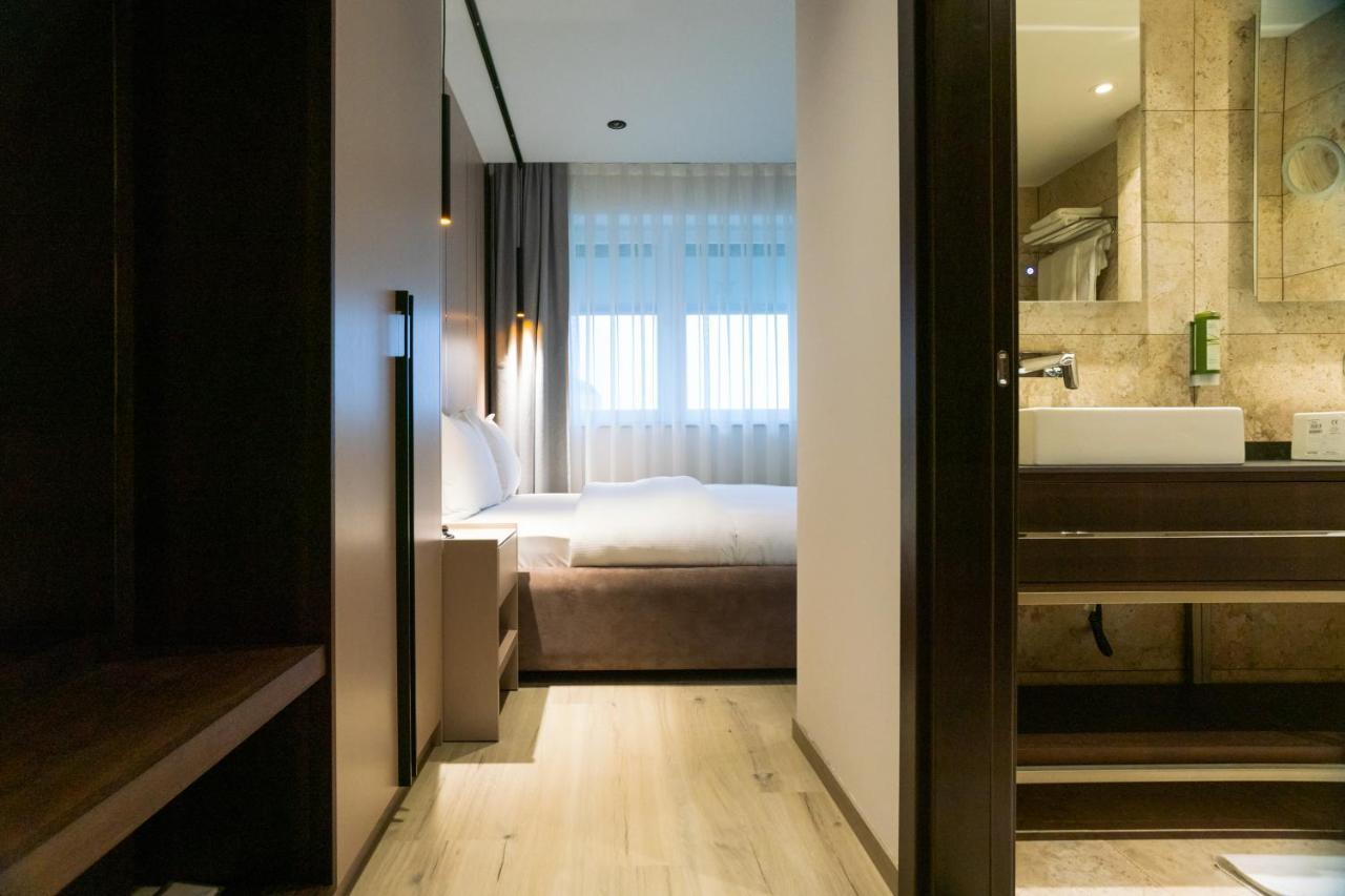 פרישטינה Emery Hotel מראה חיצוני תמונה