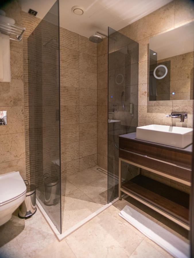 פרישטינה Emery Hotel מראה חיצוני תמונה