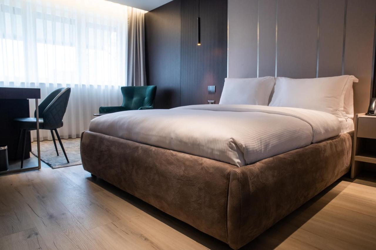 פרישטינה Emery Hotel מראה חיצוני תמונה