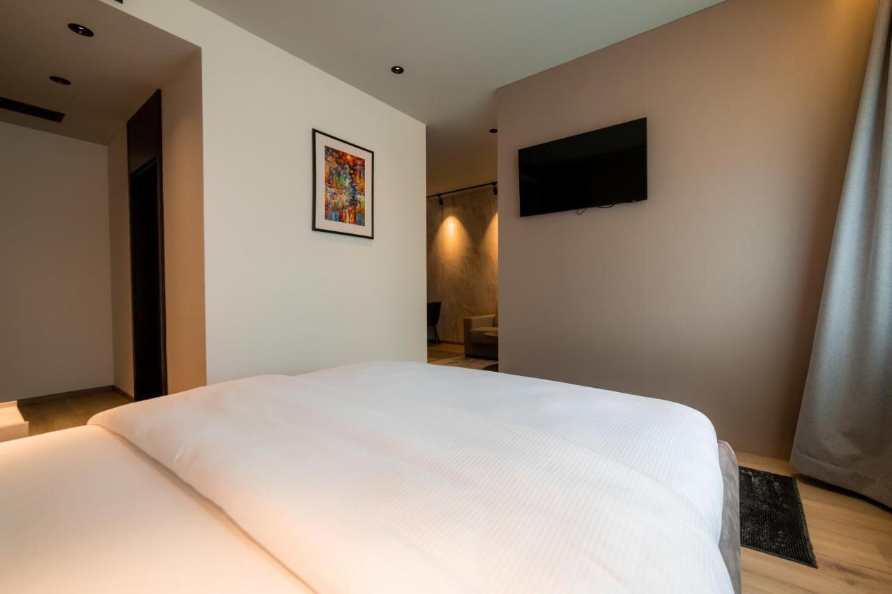 פרישטינה Emery Hotel מראה חיצוני תמונה
