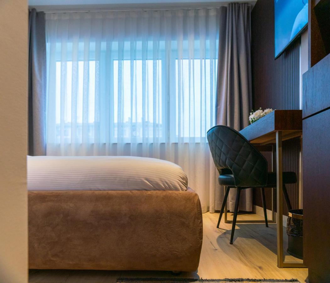 פרישטינה Emery Hotel מראה חיצוני תמונה