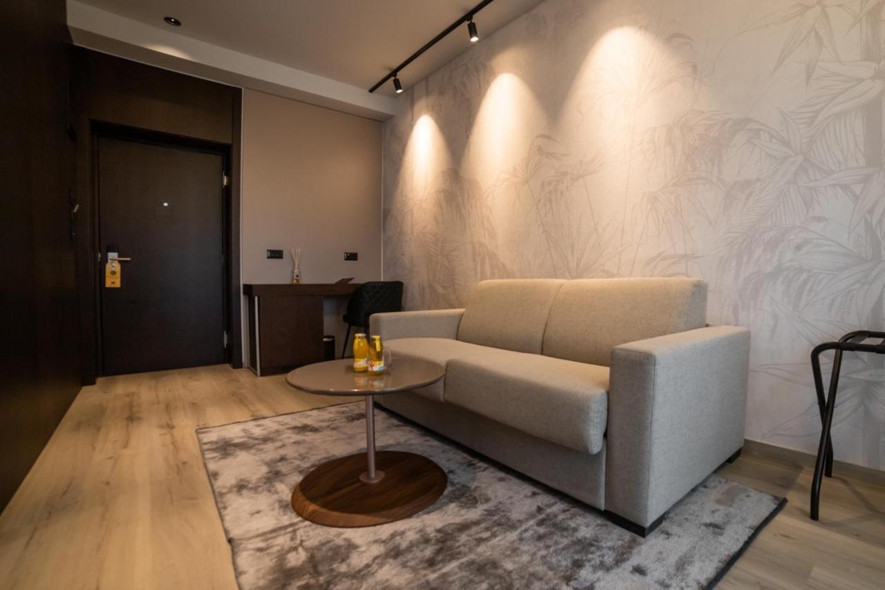 פרישטינה Emery Hotel מראה חיצוני תמונה