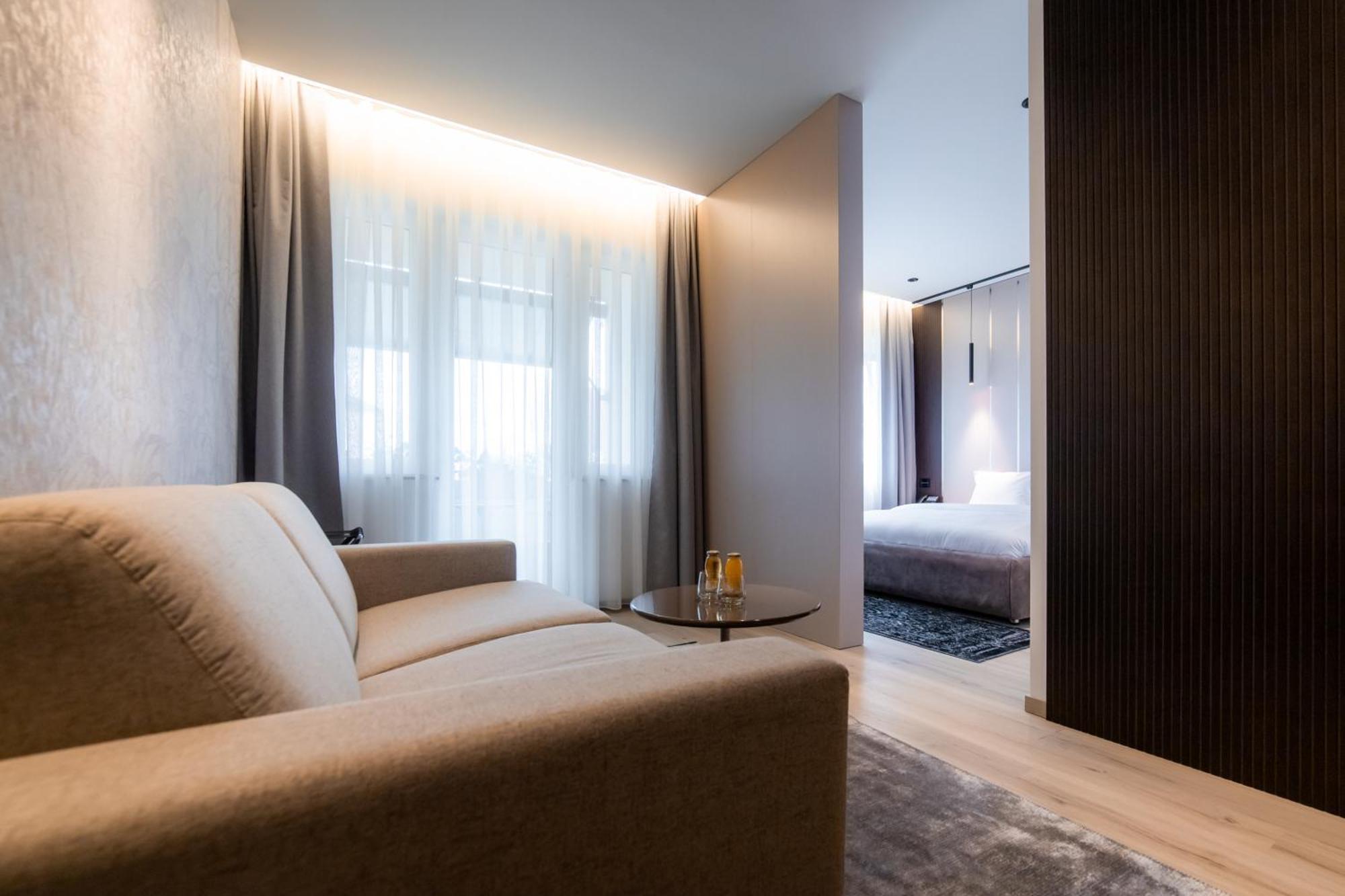 פרישטינה Emery Hotel מראה חיצוני תמונה