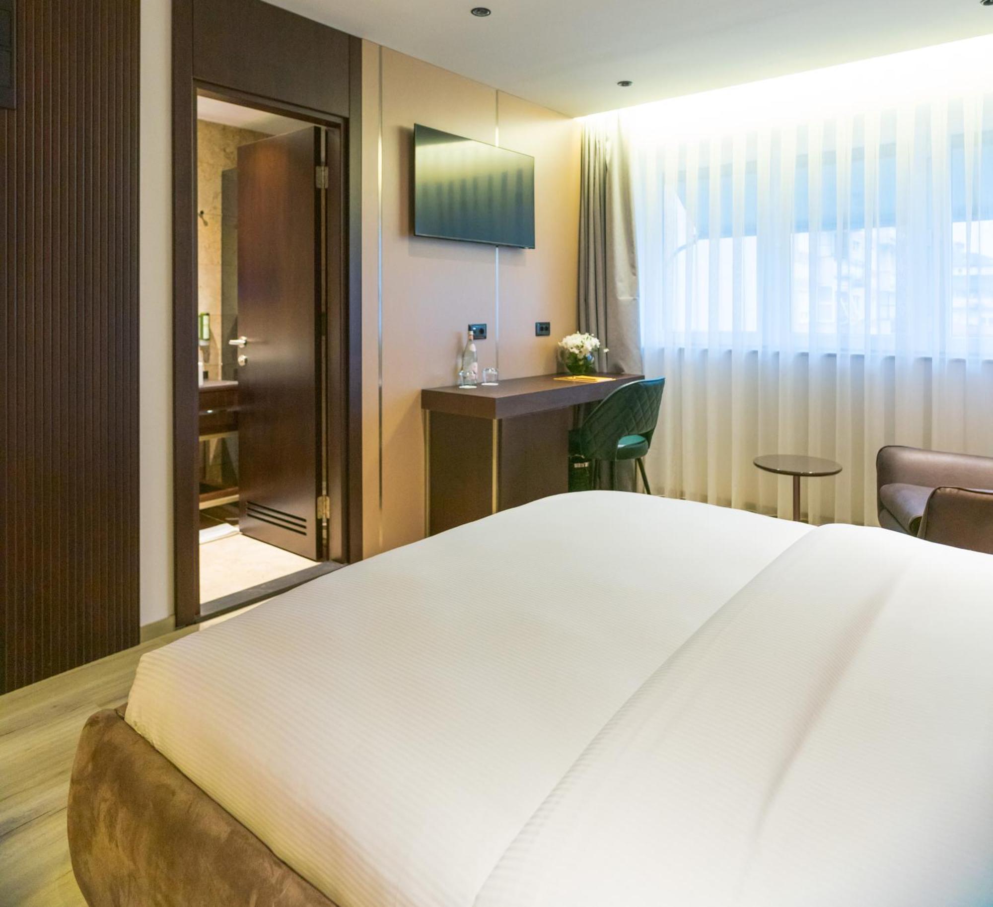 פרישטינה Emery Hotel מראה חיצוני תמונה